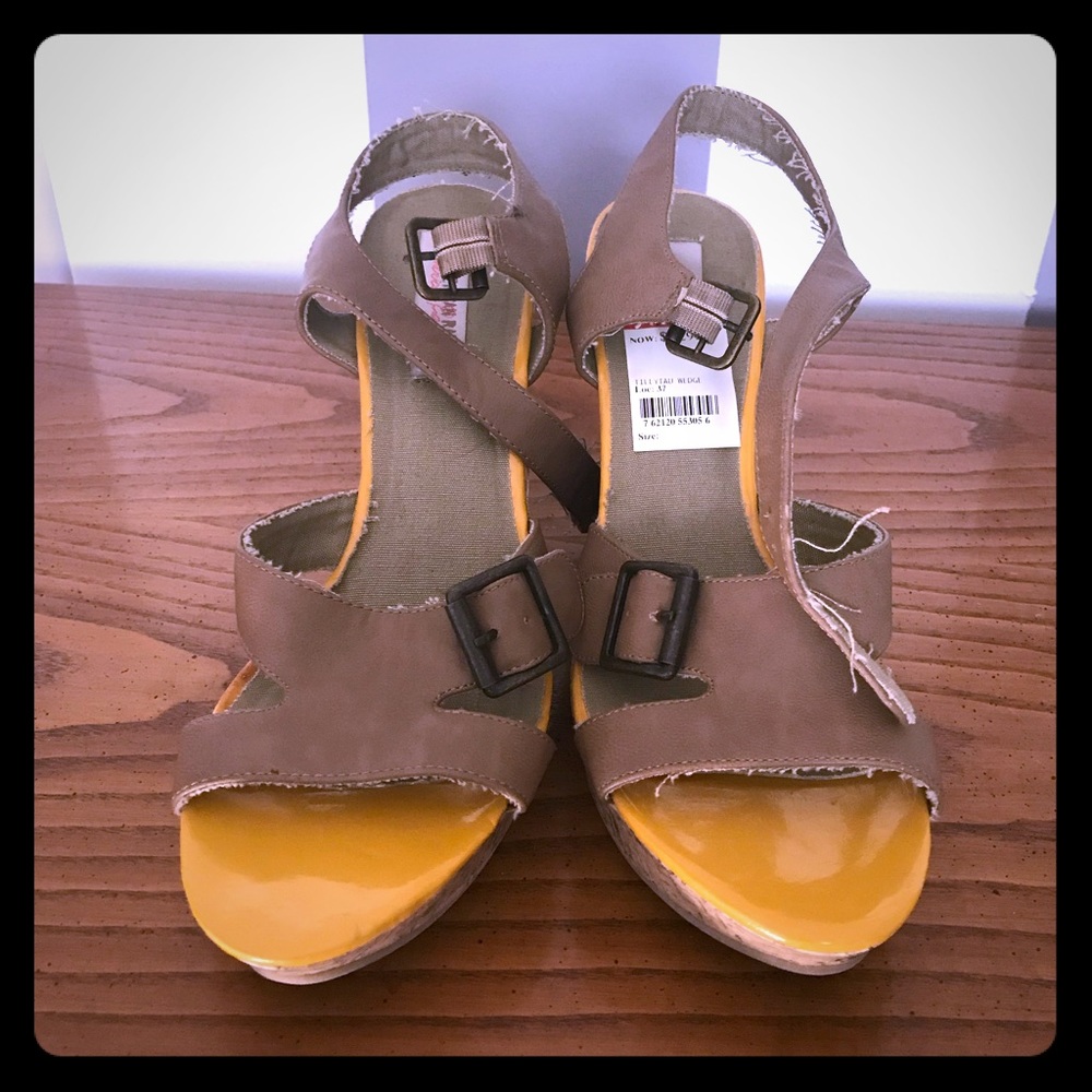 Nwt- Open toes sandal wedge shoes